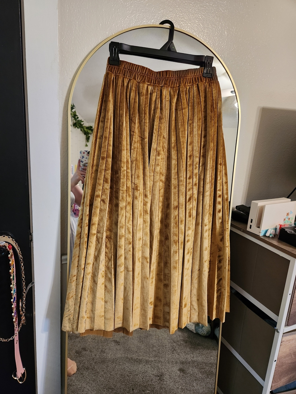 Pleated Velvet Midi Skirt -  Gold